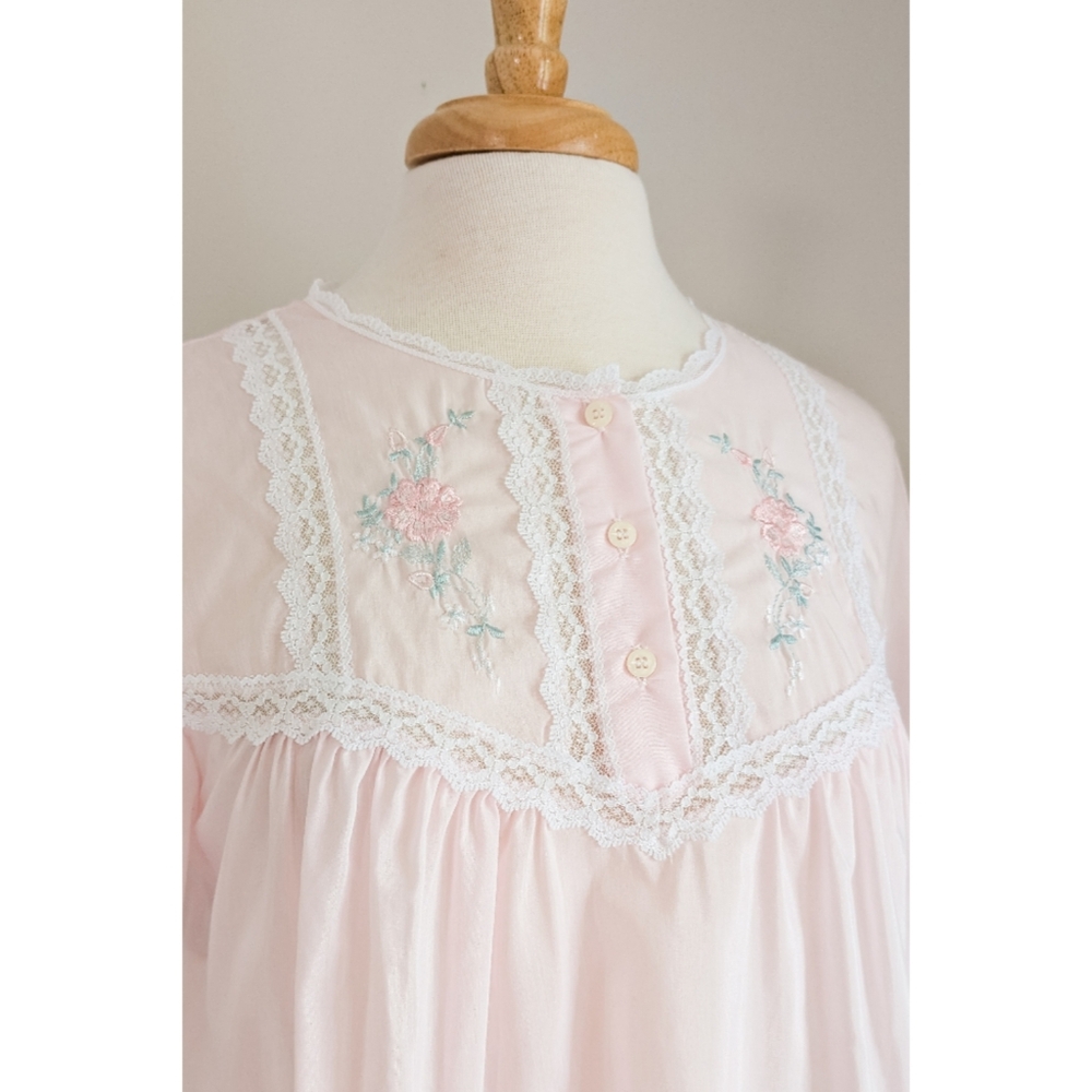 R E W O R K E D Vintage :: Pink Floral Embroidered Lace Trim 90s Cottage Blouse - Picture 3 of 15